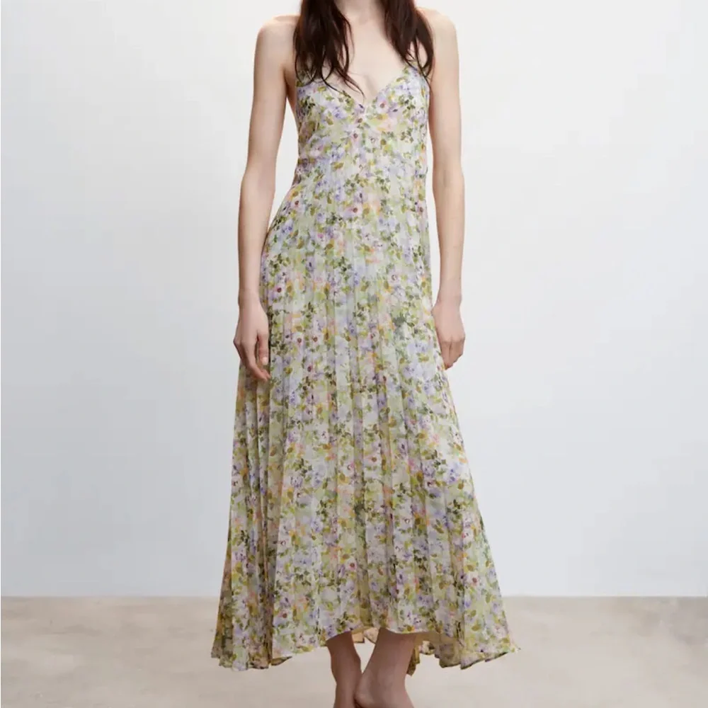 NWT Mango Pleated Floral Dress